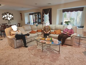 Leather Sectional Sofa Seats 7 Excellent Condition in Montville, NJ