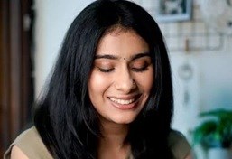 Nayab Midha: The Voice of a New Generation of Poetry and Storytelling