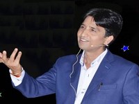 Dr. Kumar Vishwas live in concert in Edison, NJ