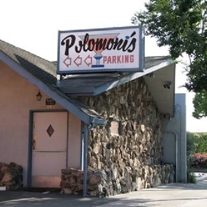 Polomoni's Bar & Lounge