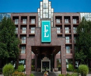 Embassy Suites Detroit- Livania