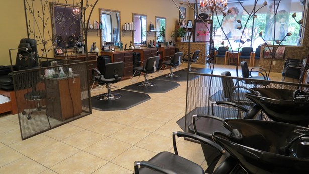 Hair And Flair in Bascom, FL