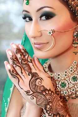 Indiana Desi Beauty Salon in Mound, MN