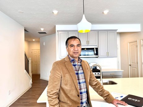 Haresh Oad Realtor in Zionsville, IN