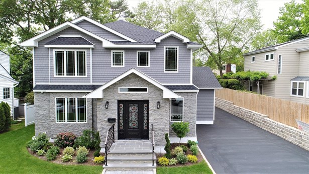 Charu Ojha Realtor in Jupiter, FL