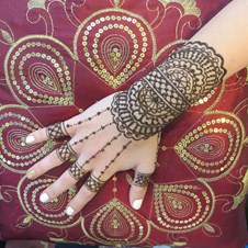 Glitter Ruby's Henna And Face Paint-A La Henna Bodyart