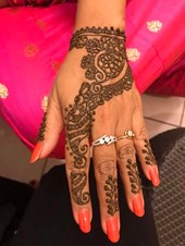 Traditional Henna Mehndi Services