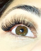 Zee's Lash Bar & Beauty