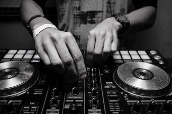 Dj Zee Crowne Entertainment