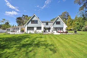 Riya Saini Realtor
