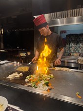 AK Lounge & Grill