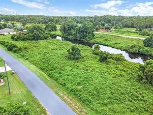 129 Mango Rd NE, Lake Placid, FL 33852