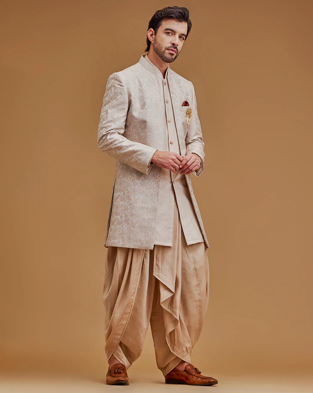 wear ethnic motifs