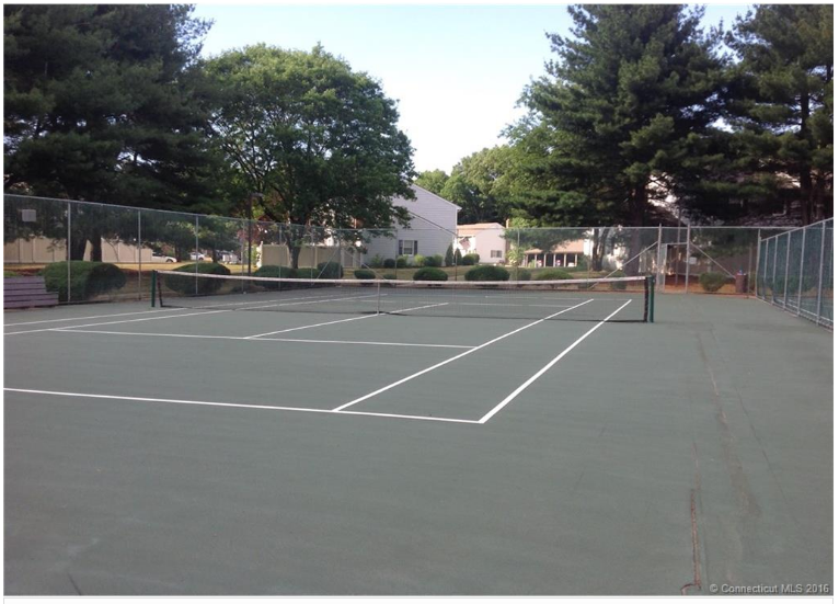 Amazing Value In This 2 Bedroom, South Windsor Condo For Only $2100