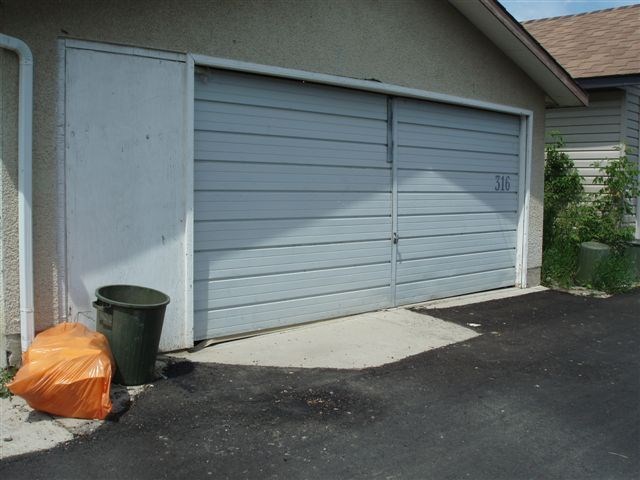 Heated Double Garage For Rent
