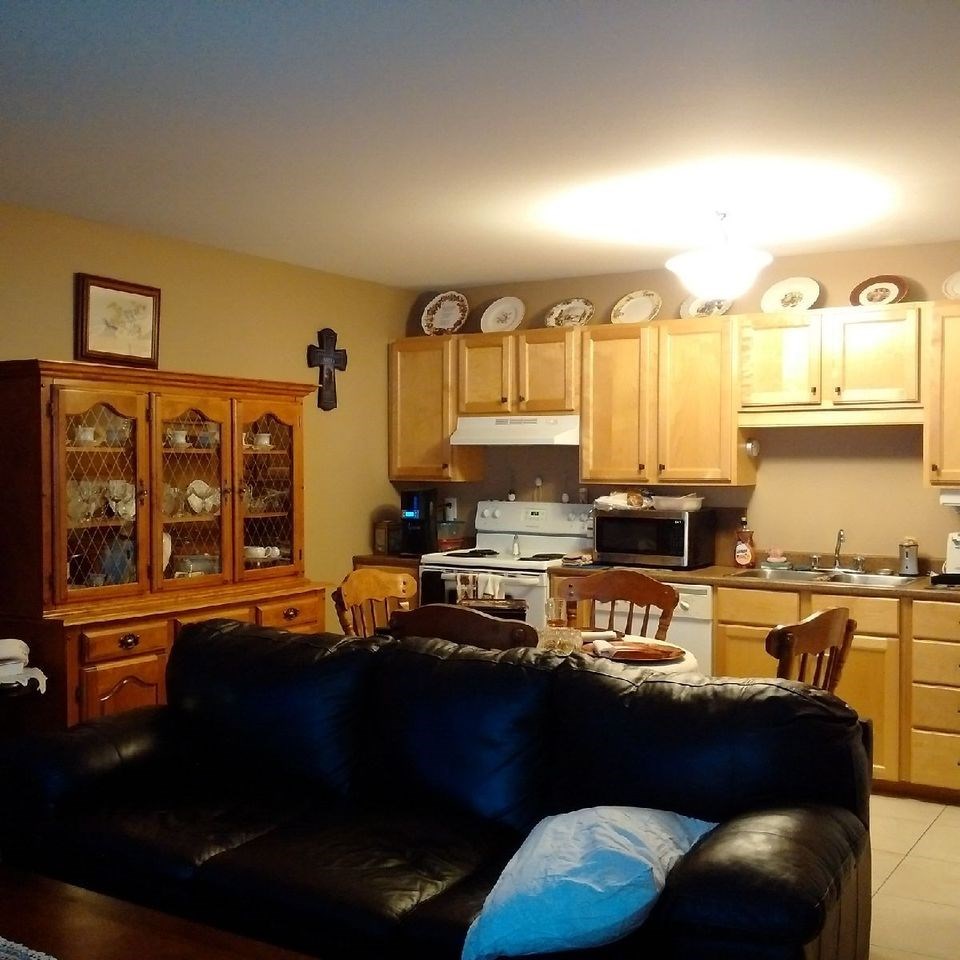 2Bedroom  2 Level Townhouse Available For Rent