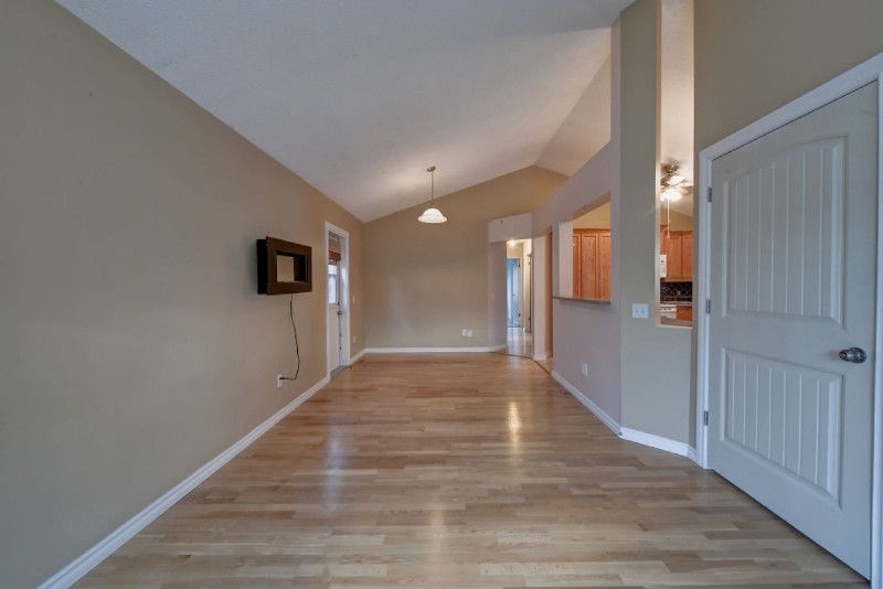 Beautiful 3-bed Available, Main Floor 7 Minutes From Downtown - Riverbend!