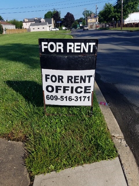Excellent Office Suite For Rent At An Inexpensive Price Of $450 - All Inclusive
