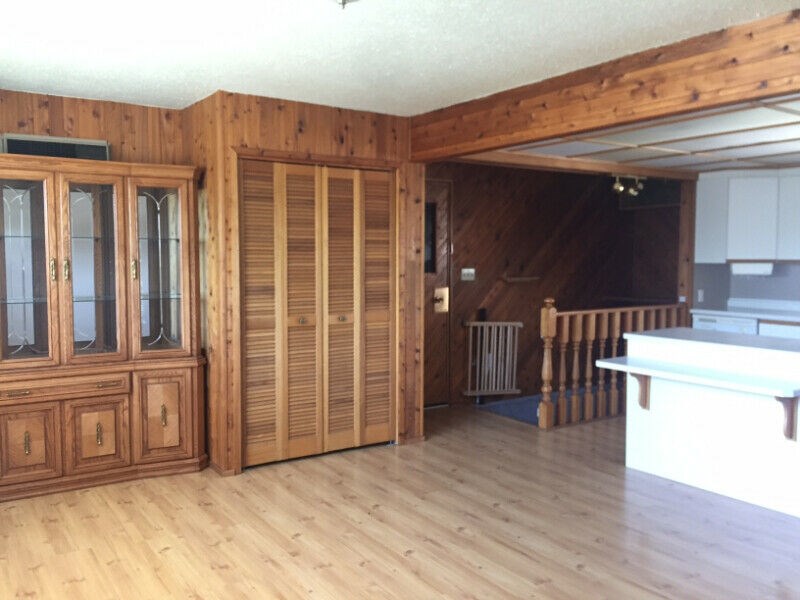 Freshly Painted 3Bed 2Bath House For Rent