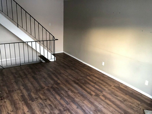 Gorgeous 3Bed 1.5Bath Townhouse For Rent