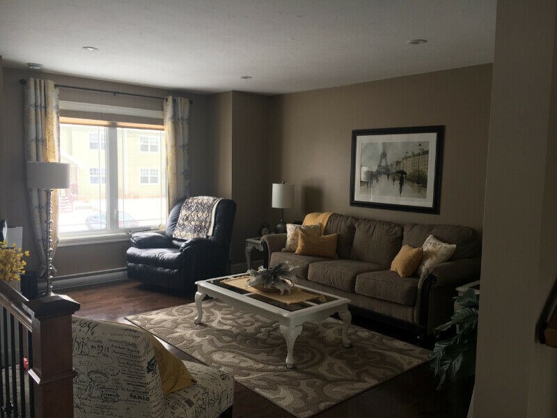 Modern 3Bed 1.5bath Triplex Suite For Rent