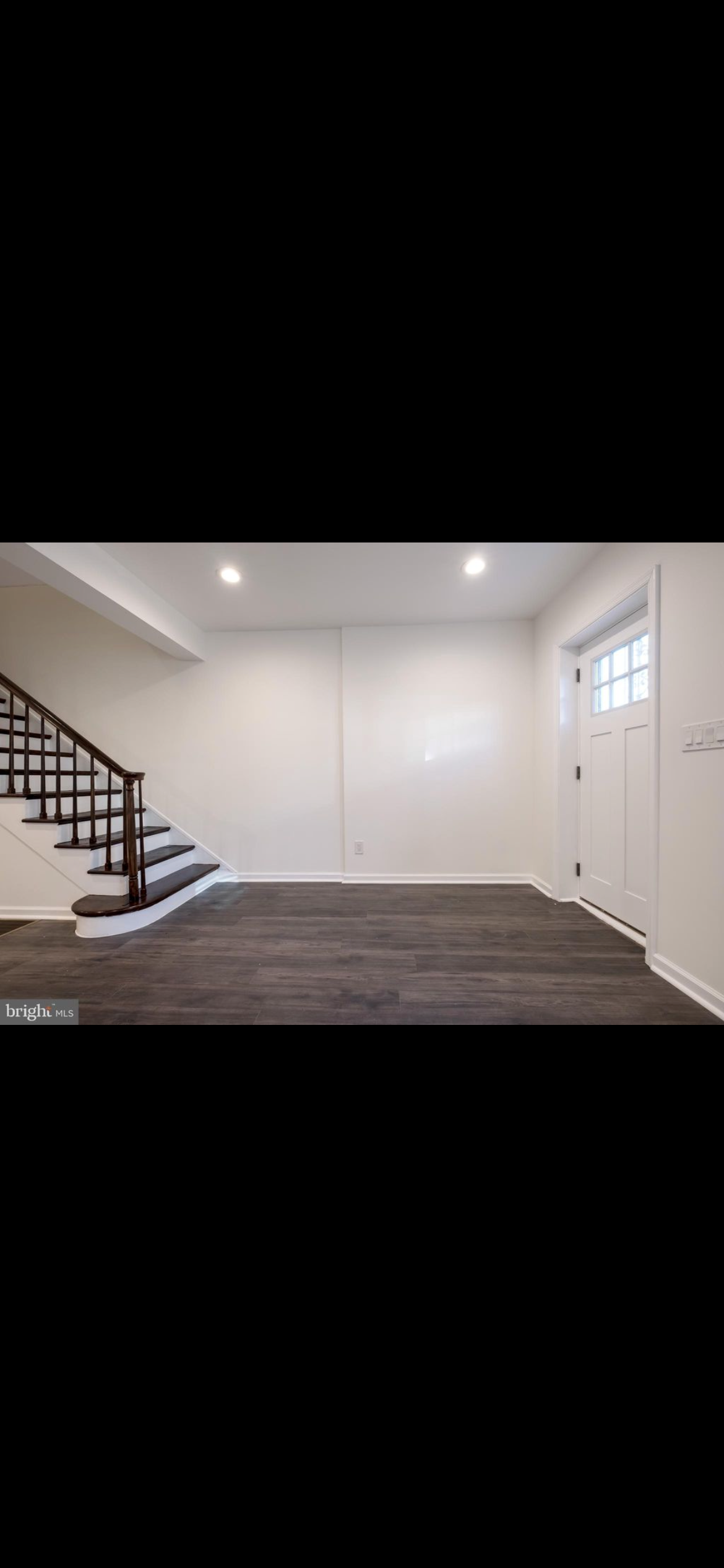 Townhouse Available A Block From John Hopkins Hospital With Car Garage And Backyard