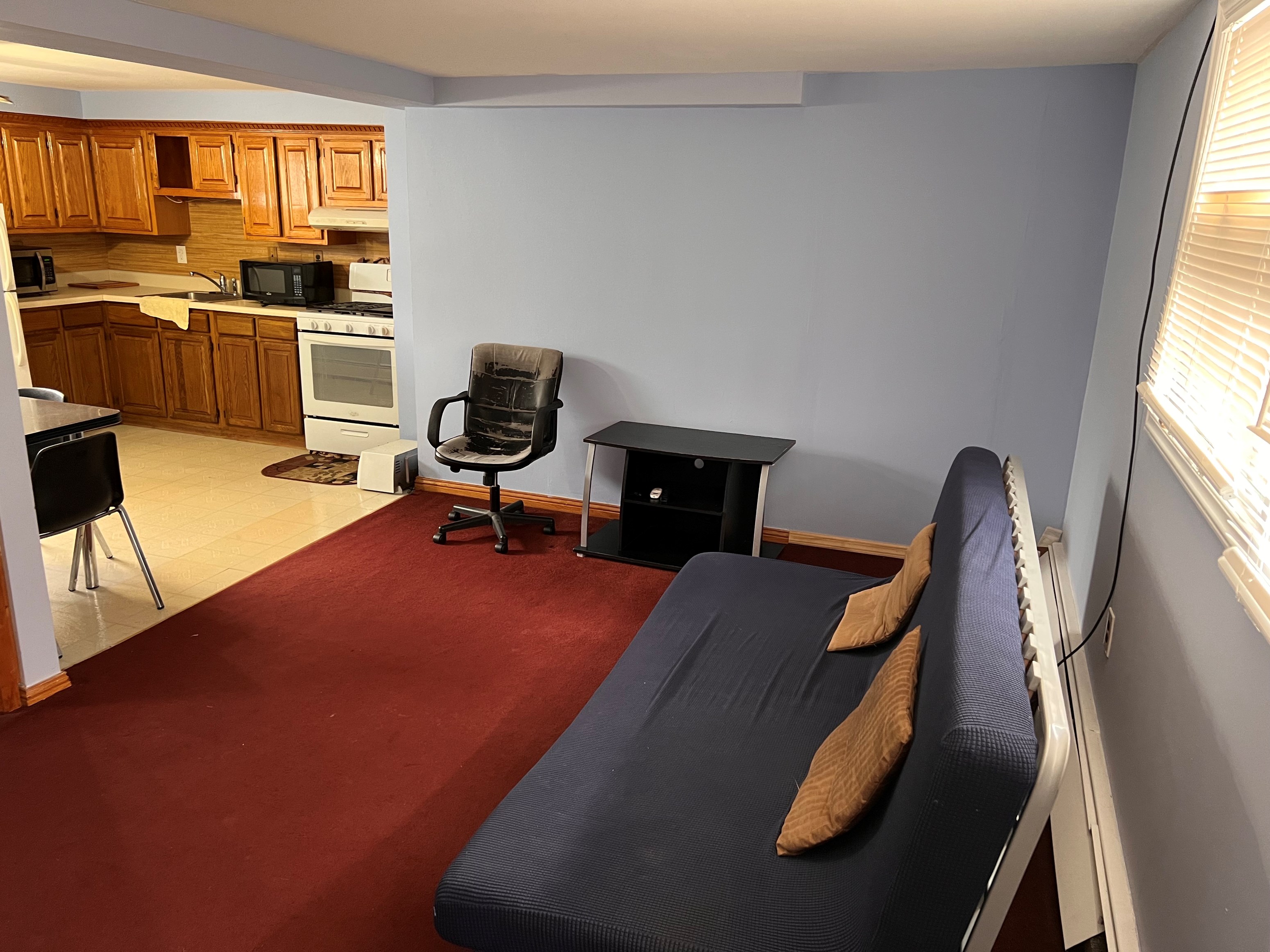 Iselin NJ Private Apt 5 Mins Walking Metro Park & Indian Market, Furniture, Kitchen Items, All Utility Bills