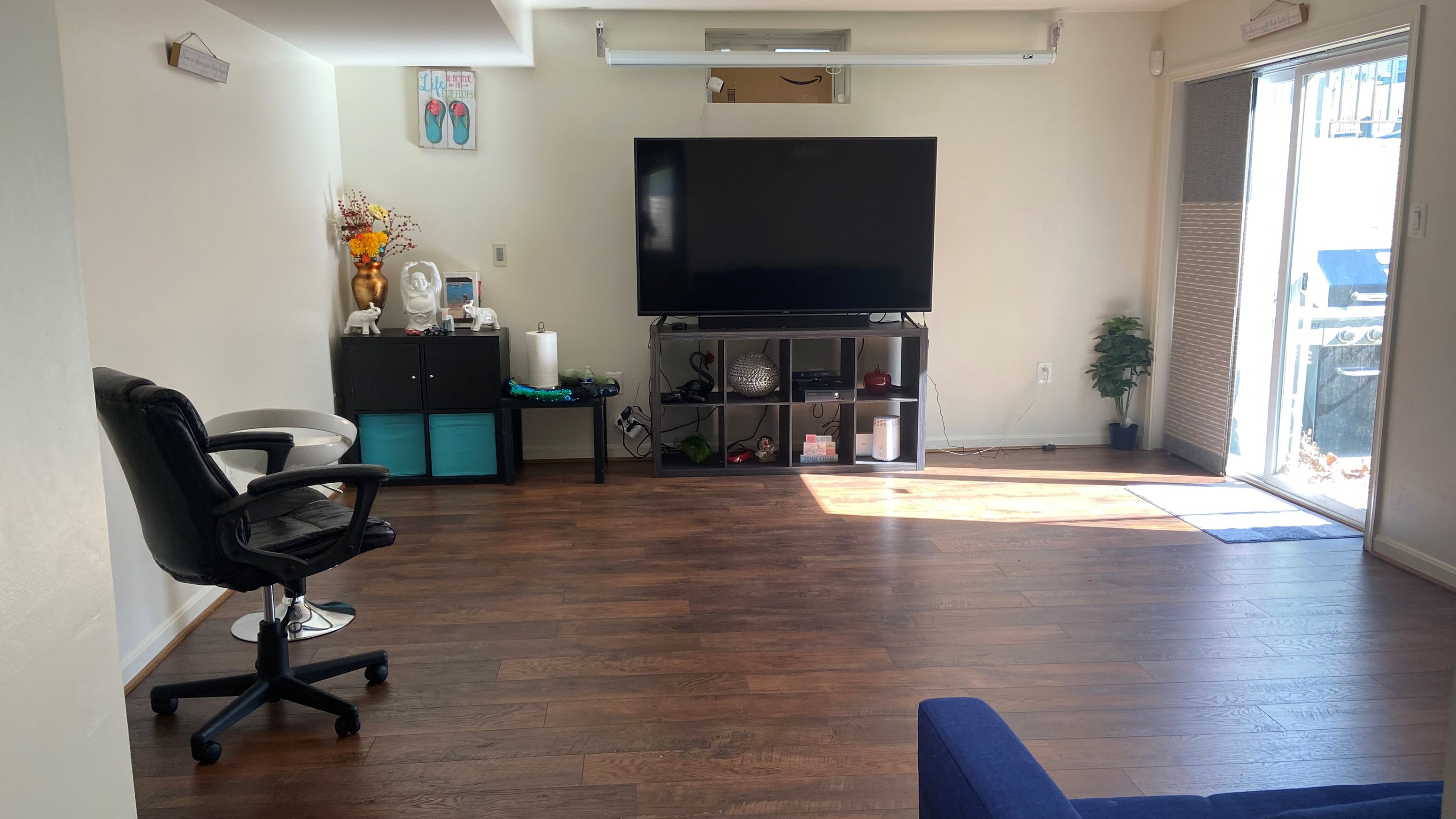 Basement For Rent - 1 Bedroom 1 Full Bath Full Kitchen Hall