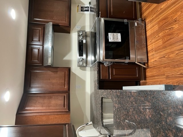 Spacious Walkout Basement With 2 Bed Room, 2 Full Bath & Full Kitchen With Separate Private Entrance In Aldie.