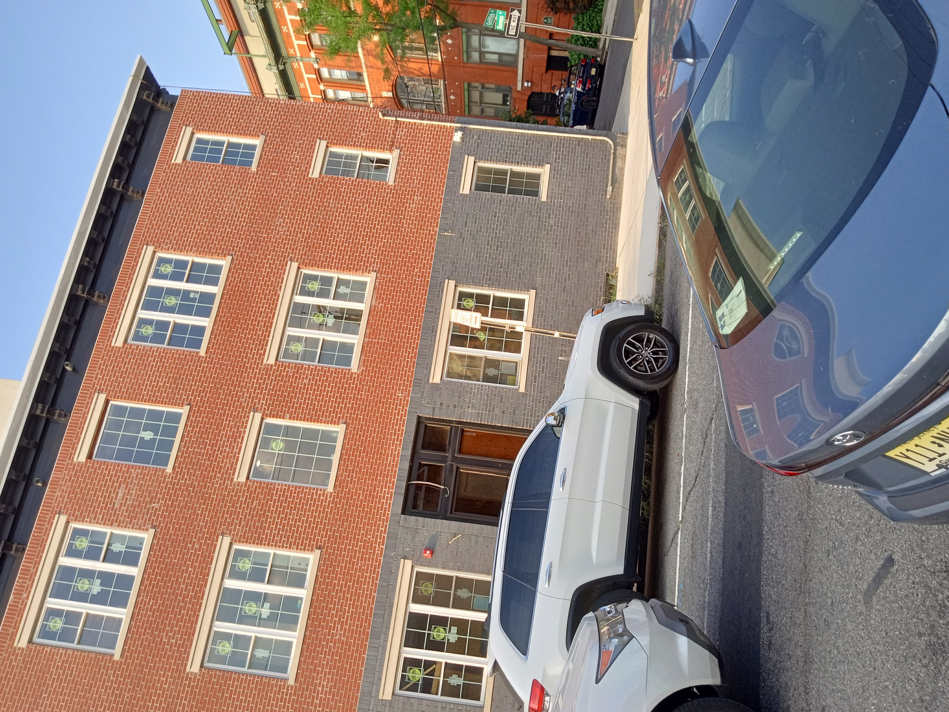 2 Bed Apt In Heights