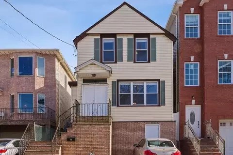 Call-55I-58O-I792 No Fees/Rent Direct From Owner-Furnished 3Bed/1.5 Bath Furnished House In Jersey City (Columbia Ave