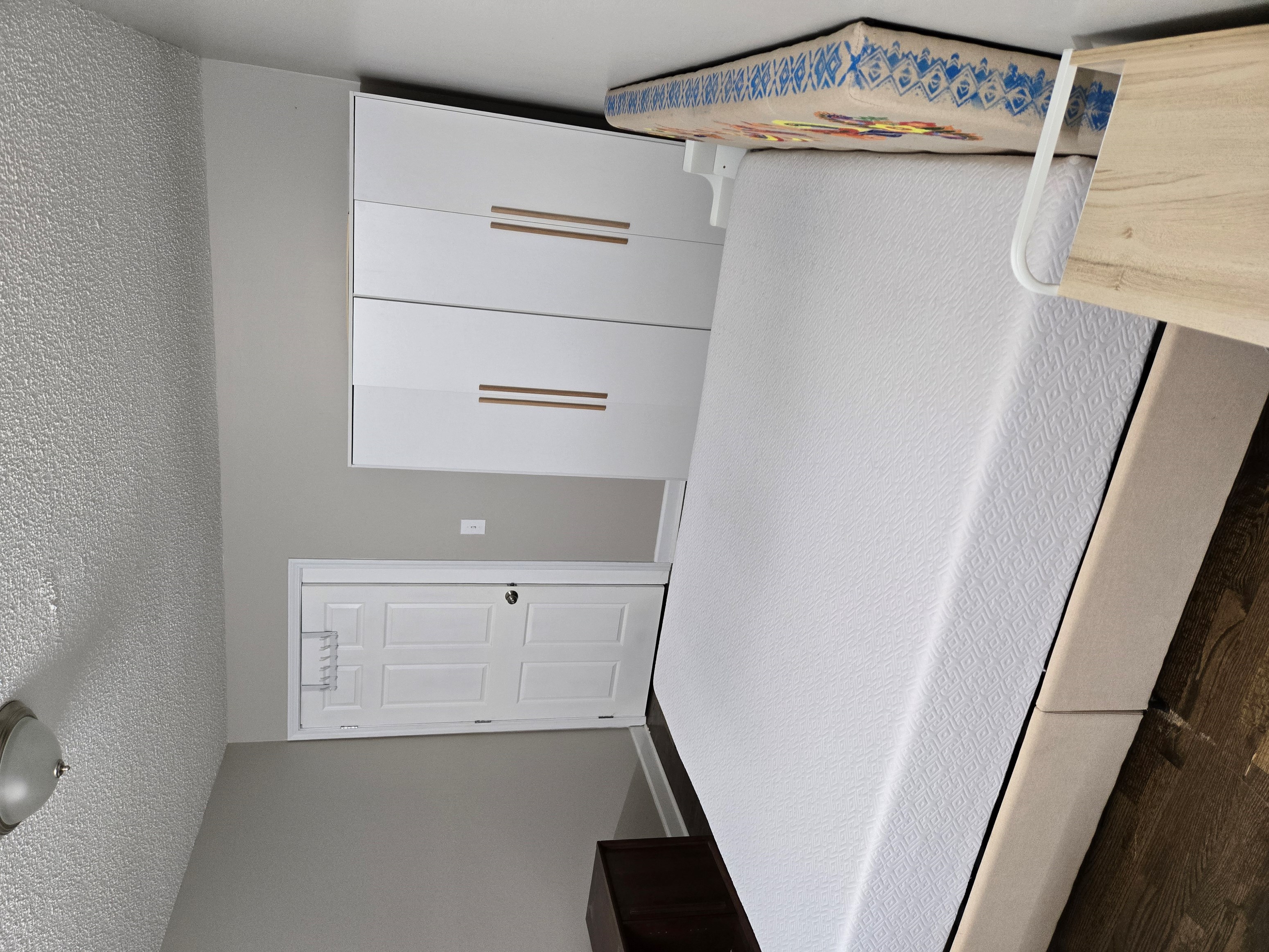 Spacious Bedroom With Shared Kitchen And Bathroom For Longterm Lease
