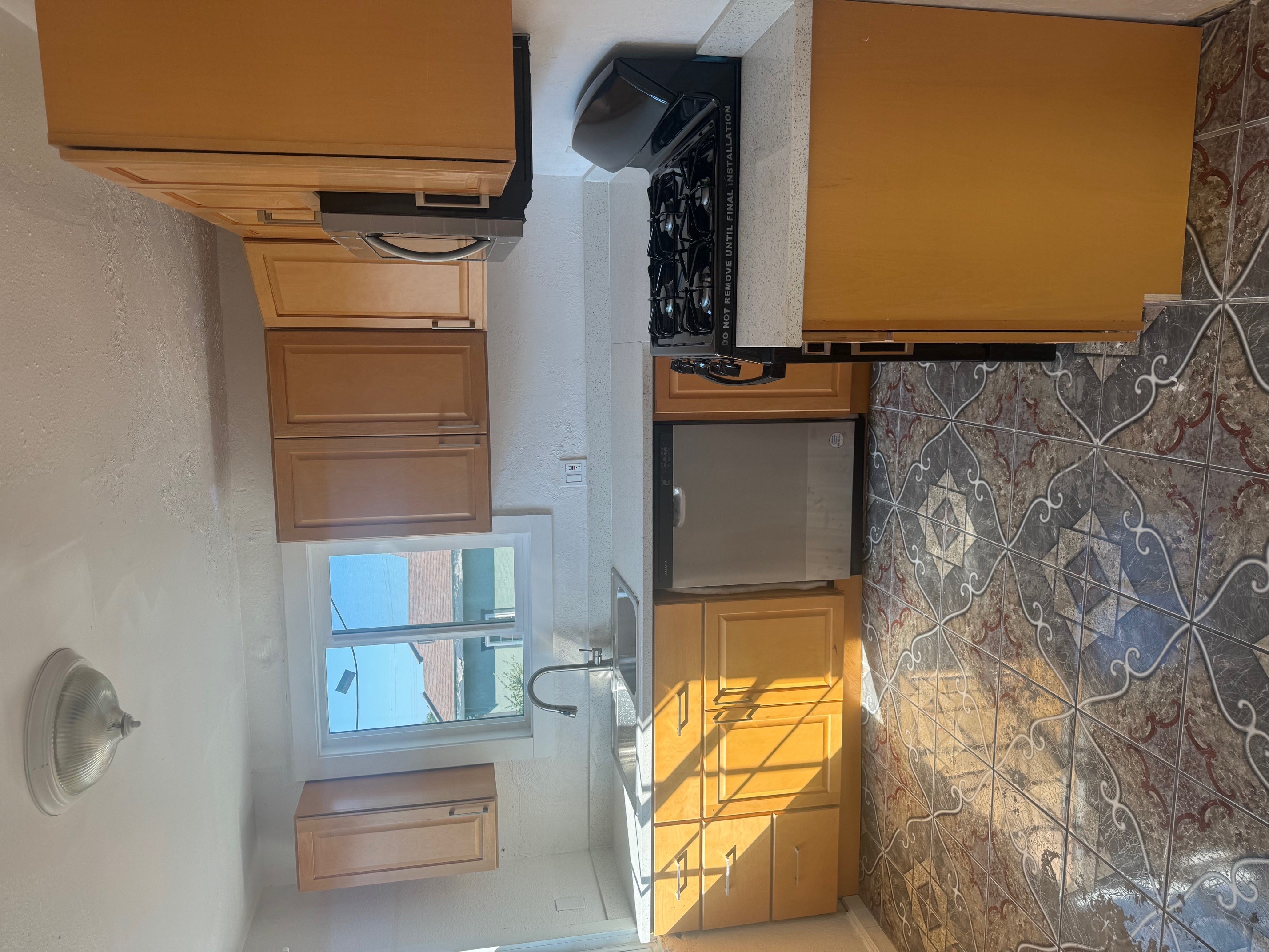 Charming & Upgraded 3 Bed, 1 Bath Apartment In Emeryville - Available Now!