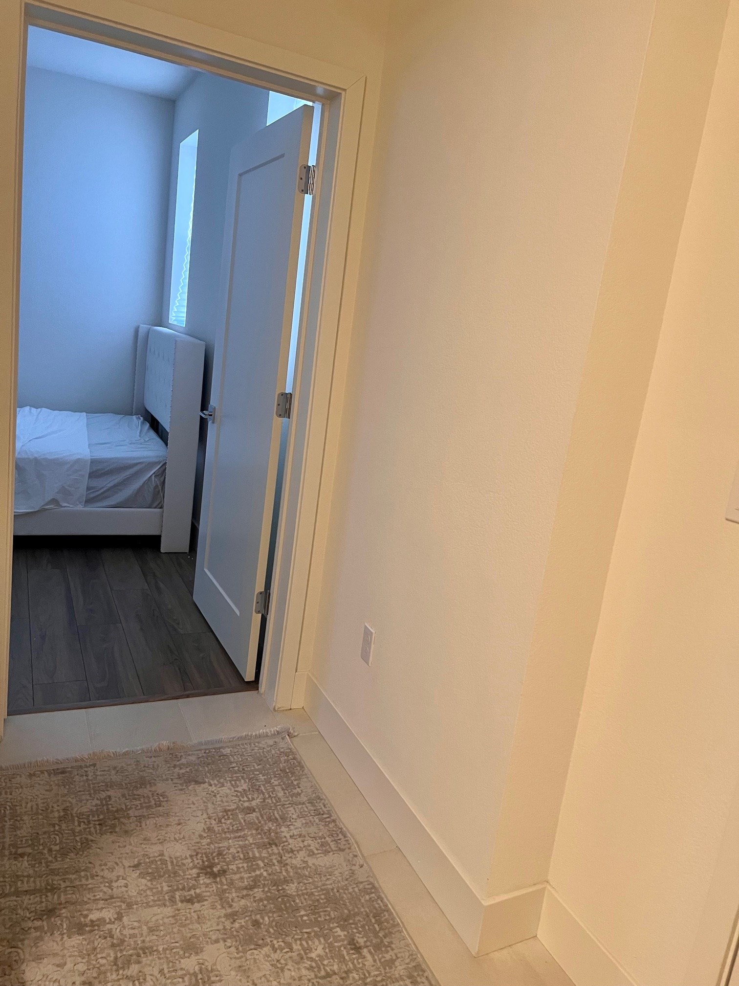 One Bed/1 Bath Available In A Town House (Female Only) (furnished Or Unfurnished Available)