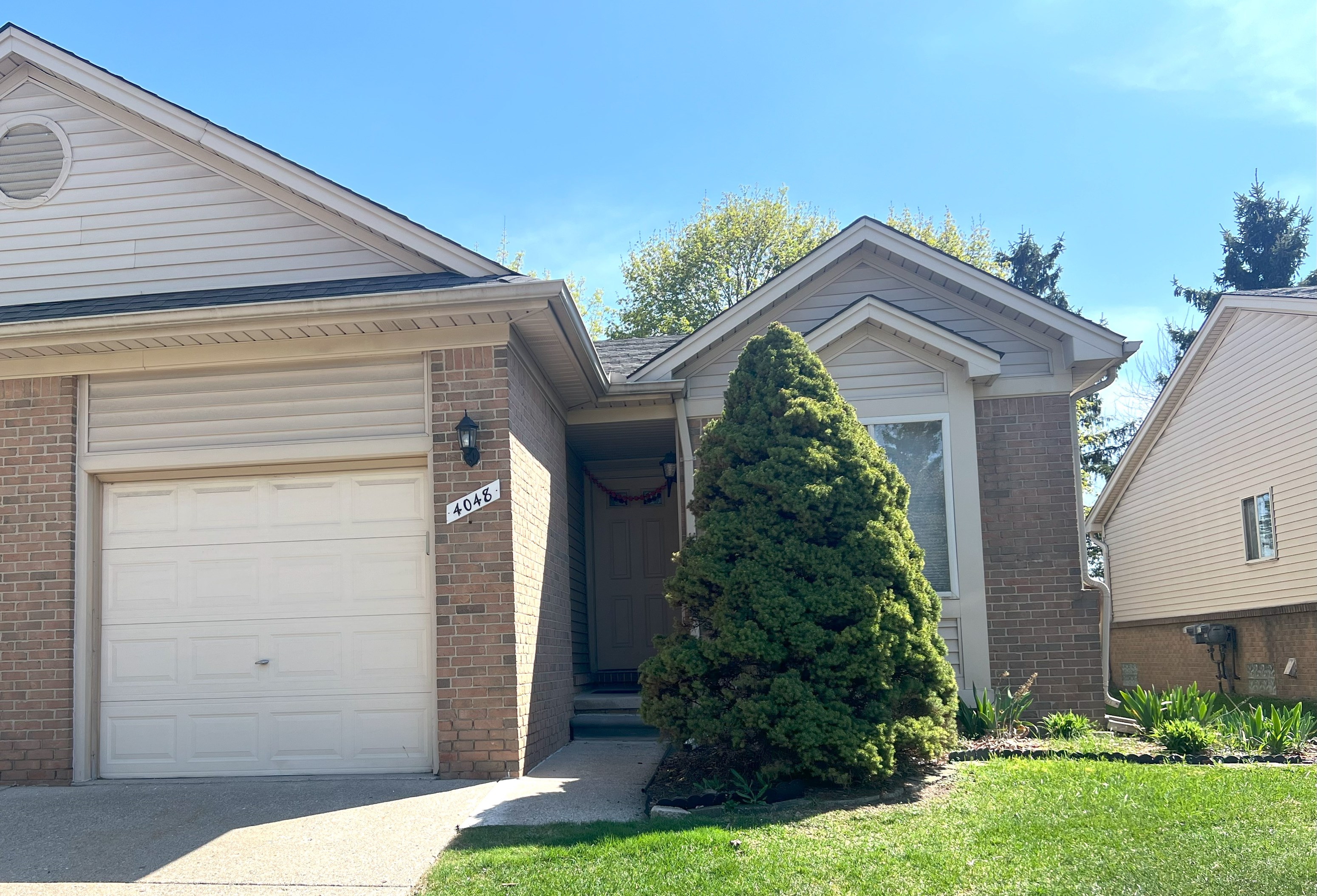 2 Bed 2 Bath Ranch Condo For Rent – Pet Friendly – Basement (2 Extra Rooms)