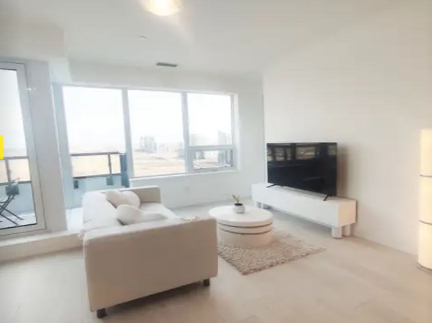 Bright 2-Bedroom Corner Condo With Panoramic Views