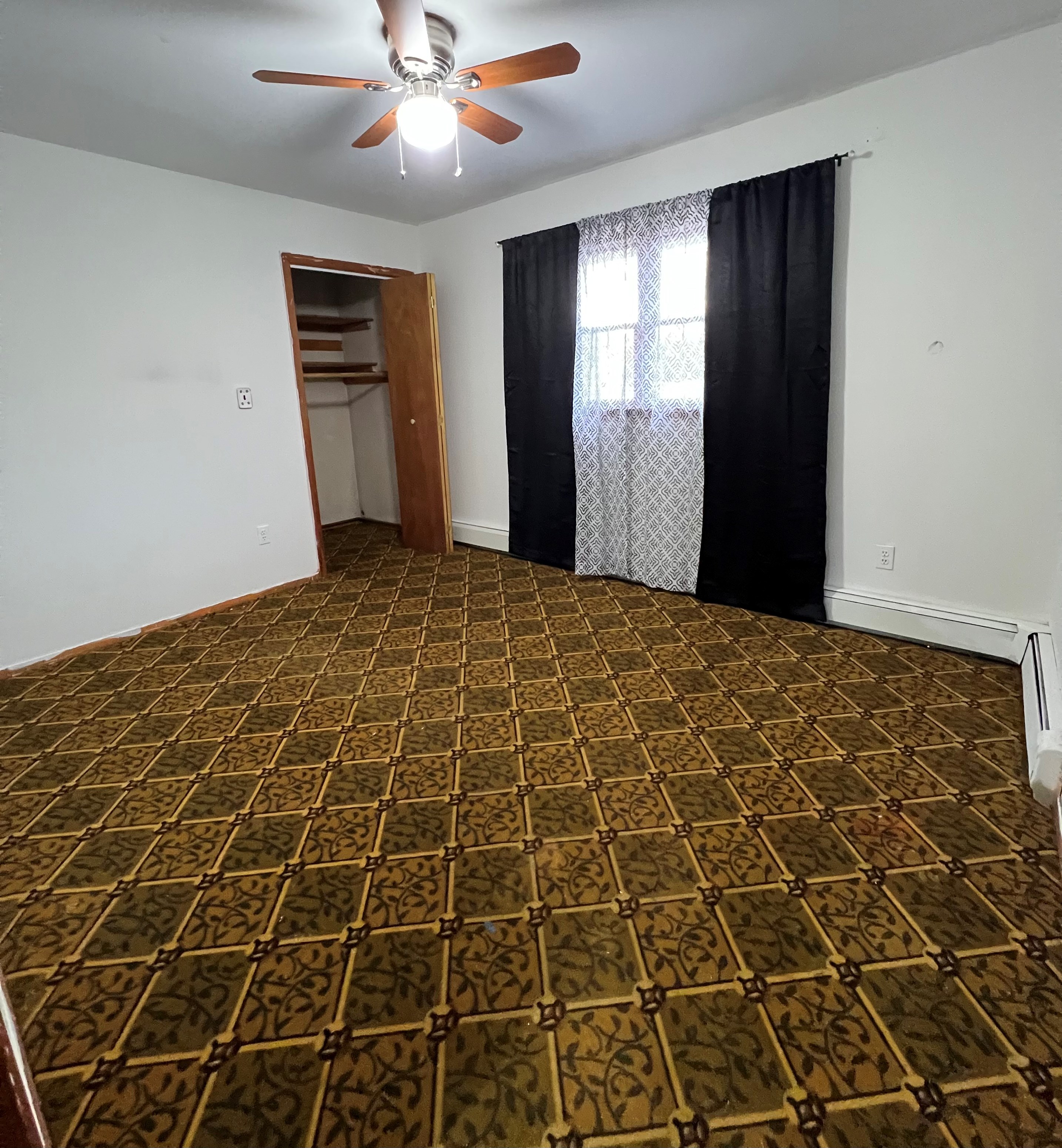 1 Bedroom Living Kitchen & Full Bath Including Utilities