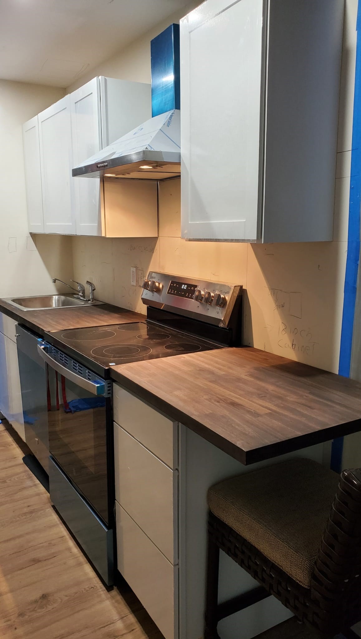 Furnished 1BR 1BATH 1KITCHEN (1 BHK) Apartment With Private Patio, FREE Parking And Backyard Access.with Nature Views (stream)
