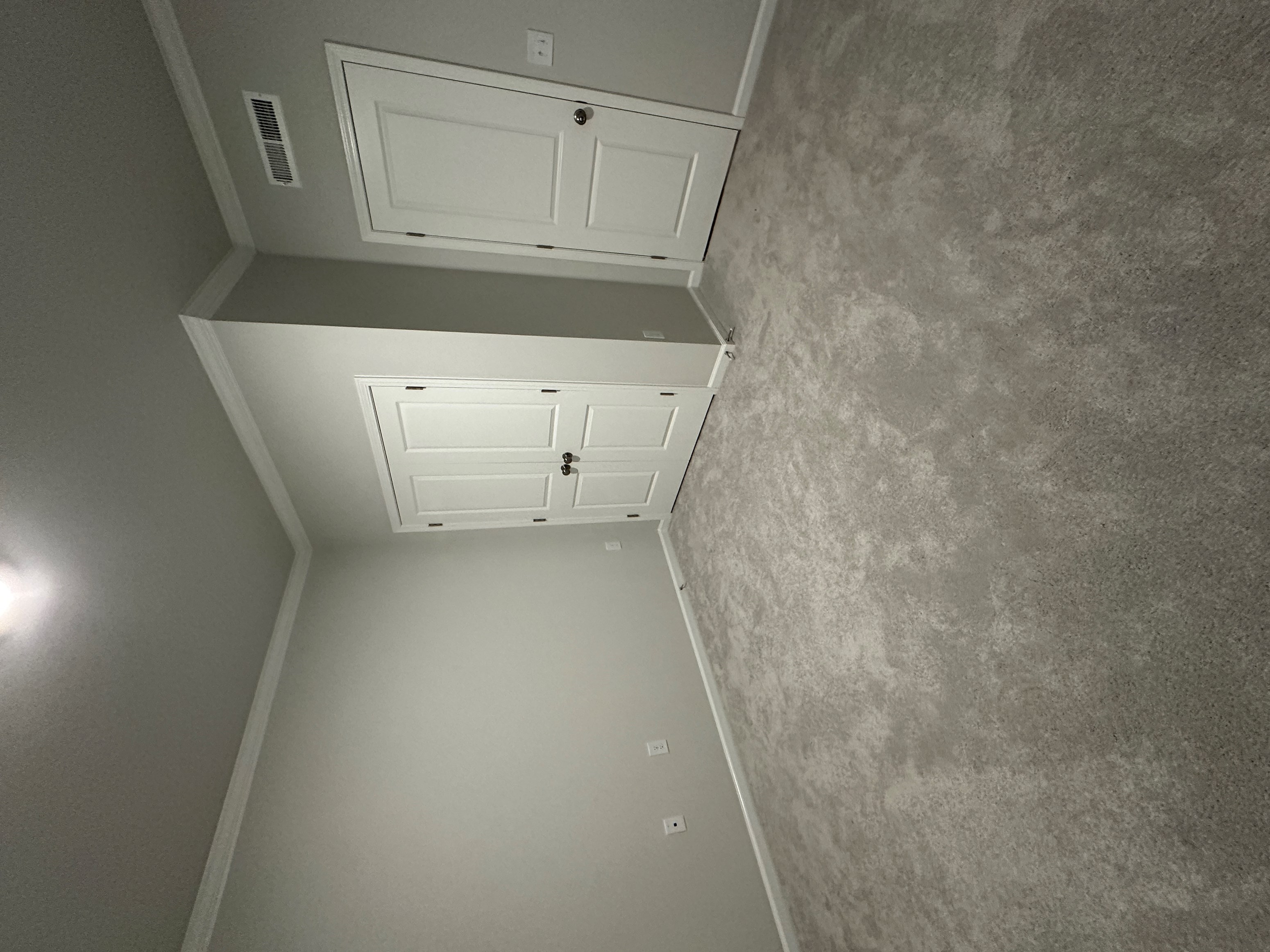 Spacious 4 Private Rooms For Rent – 1 Bedroom Ground Floor, 3 Bedrooms First Floor On 2-Story Townhouse