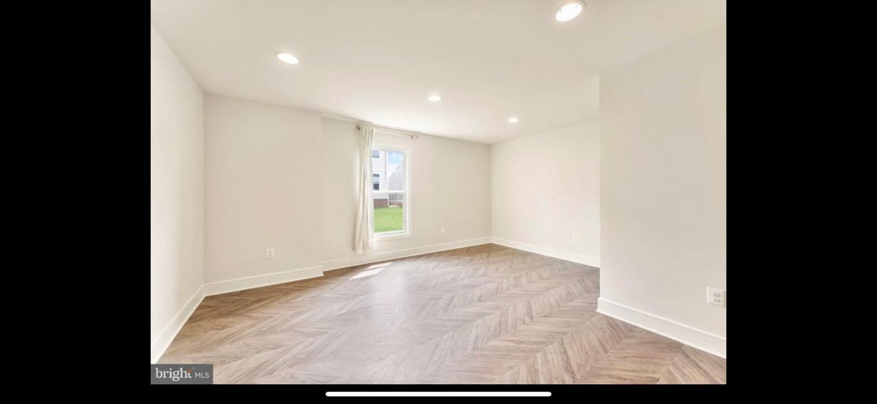 ? Spacious 2-Bedroom Basement Suite With Private Entrance & Backyard Access – Ideal For Couple Or Small Family! ?