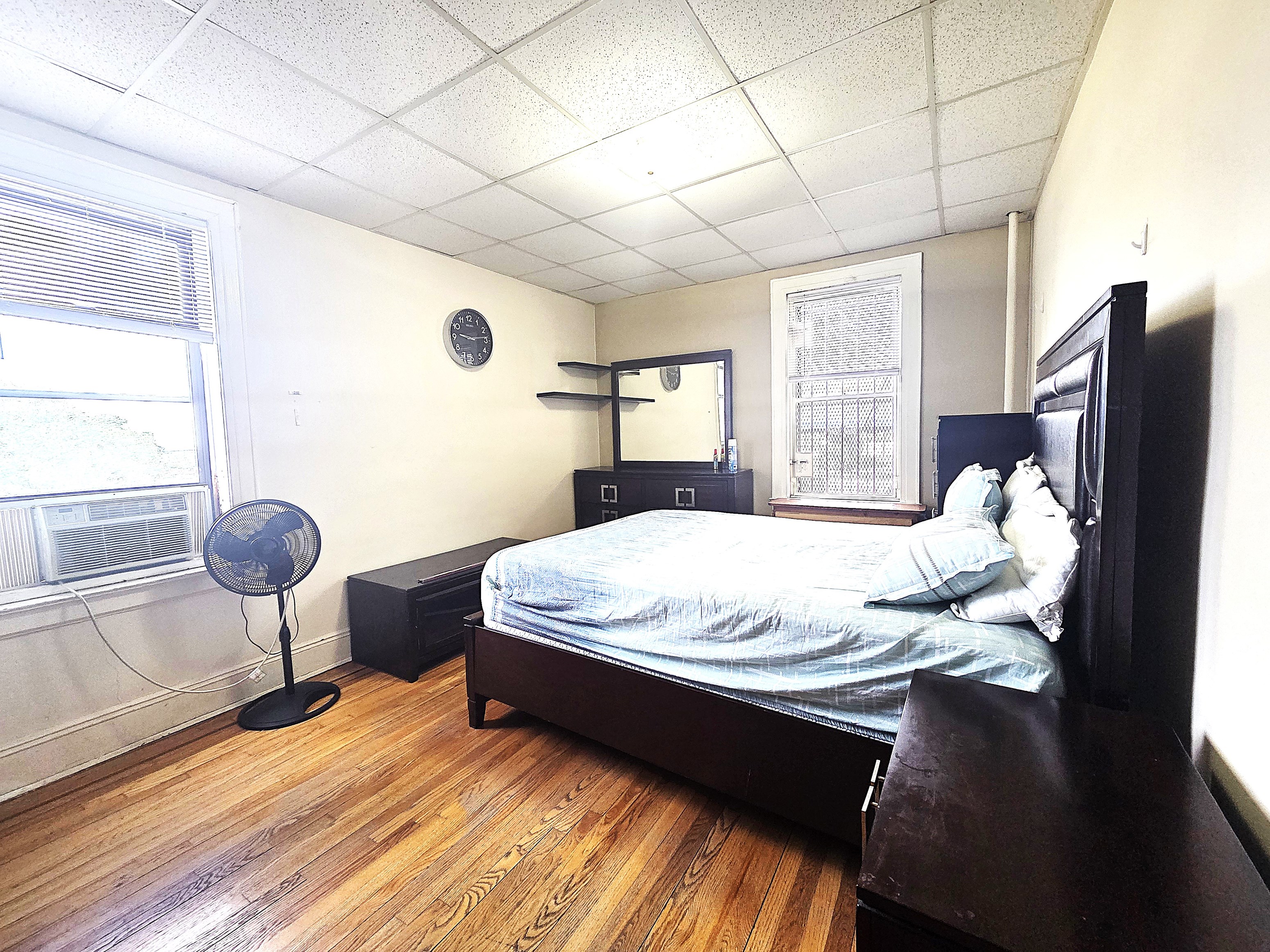 Fully Furnished - Very Spacious - 1 Bed 1 Bath 1 Huge Livingroom Eat In Kitchen