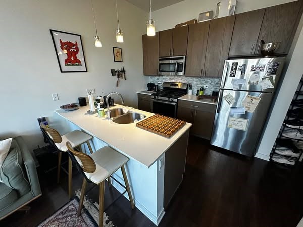 Two Private Rooms Are Now Available In A Spacious 3 Bed / 3 Bath Apartment