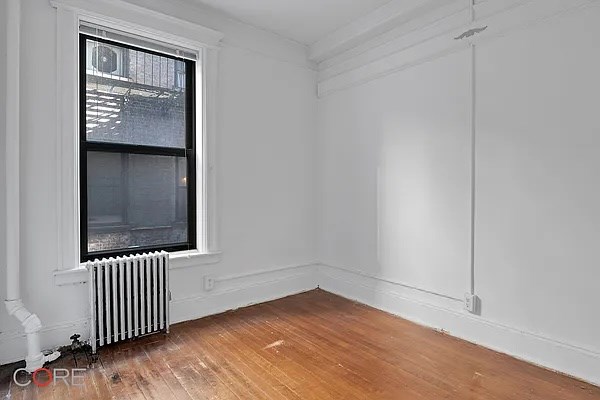 1 Private Room Available In A 3 Bedroom Apartment Near Brooklyn Downtown.
