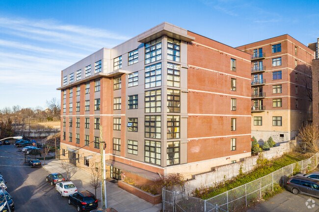 1 BHK In Modern Luxury Building Near Journal Square PATH Train Station, Jersey City, NJ