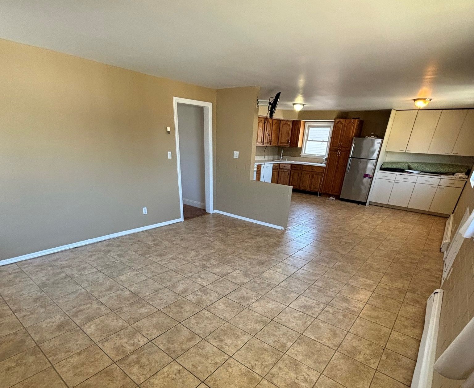 3 Bedrooms Living Kitchen