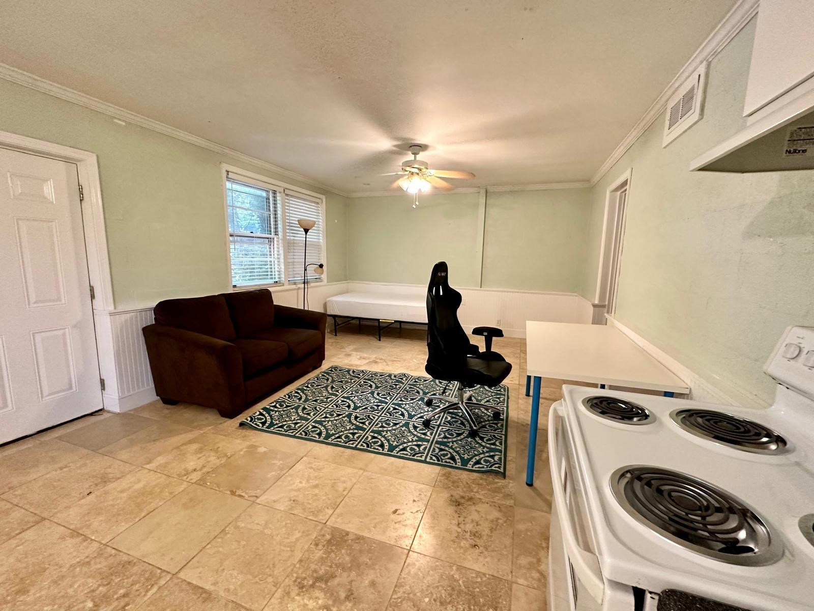 Separate Furnished Room Near King And Queen Building In Sandy Springs
