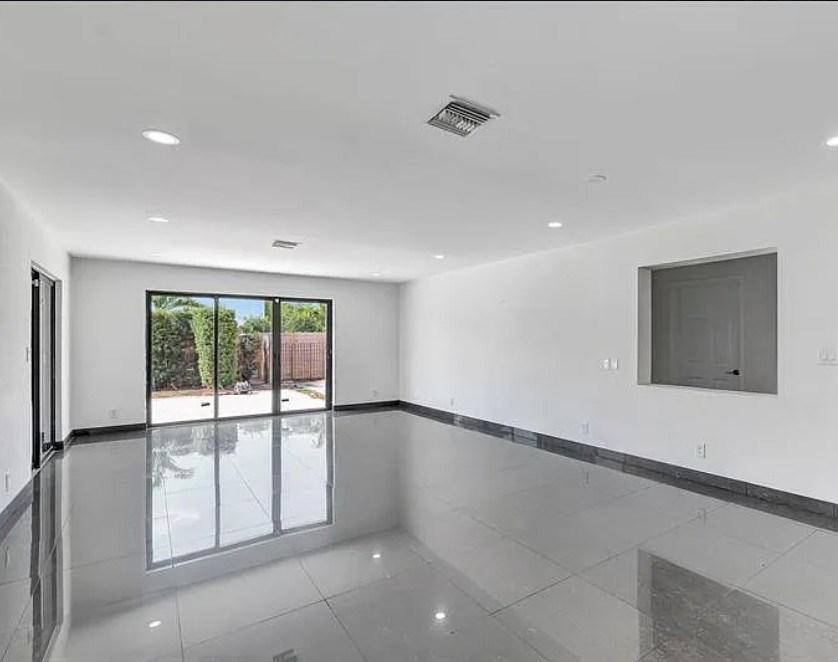 Close To WaterFront Large 3 / 4 Bedroom House At College Park (near West Palm Beach)