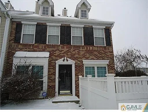 2 Beds 2.5 Baths Townhome For Rent