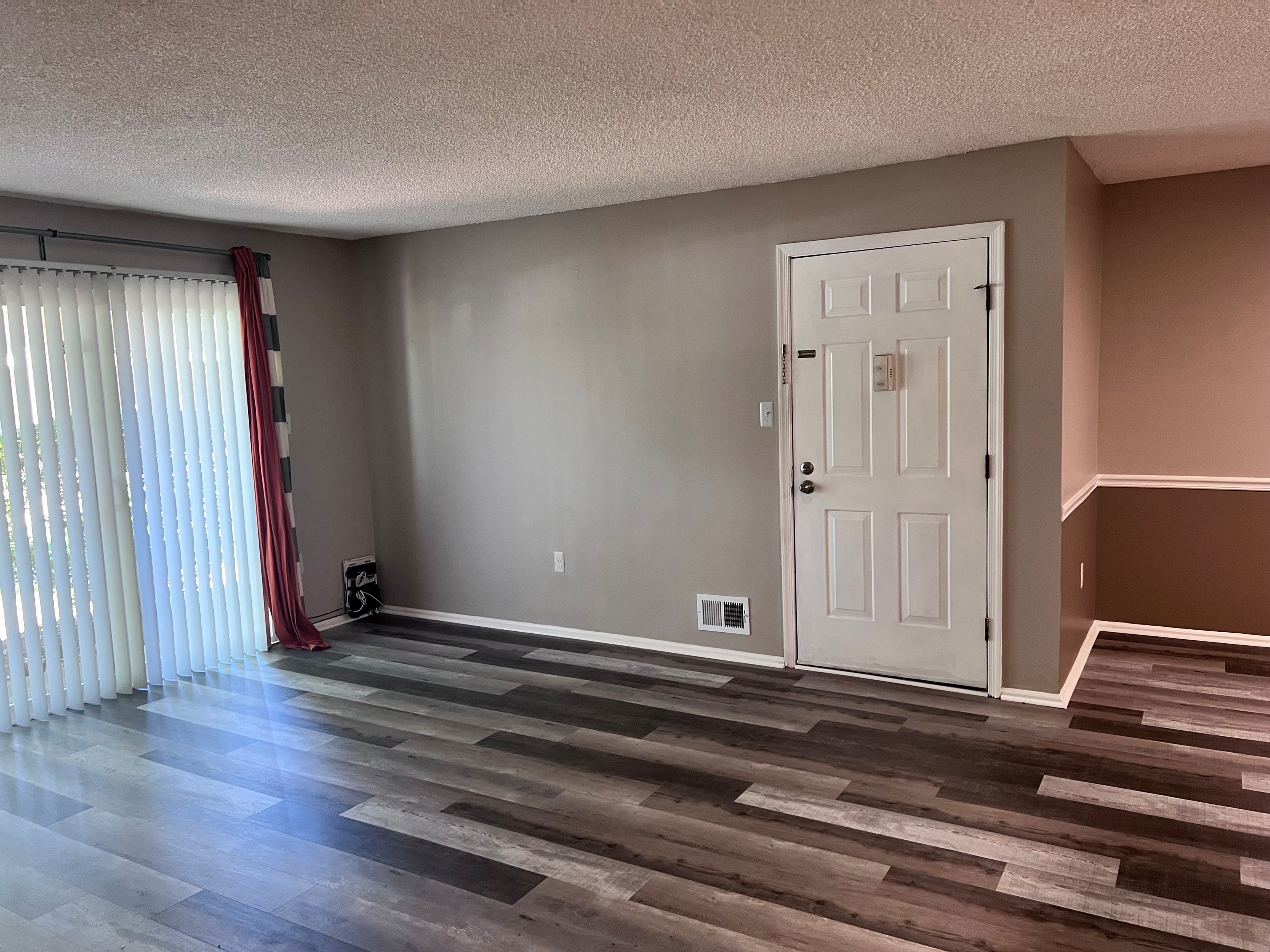 Beautiful East Facing 2 Bedroom / 2 Bath In A Desirable Neighborhood
