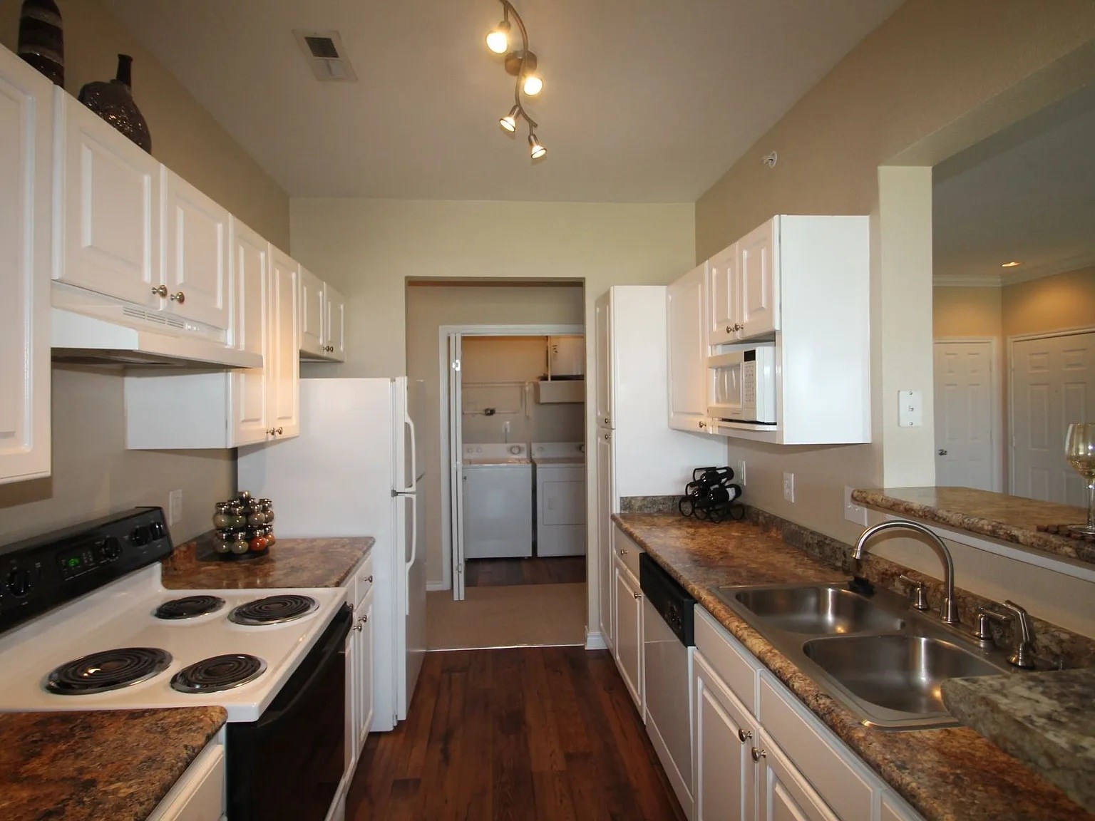Semi-Furnished 1BHK At 1410 Ivy Meadow Drive – Sublease Available From July 31st!